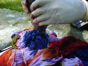 Iuval tie dying hand cu